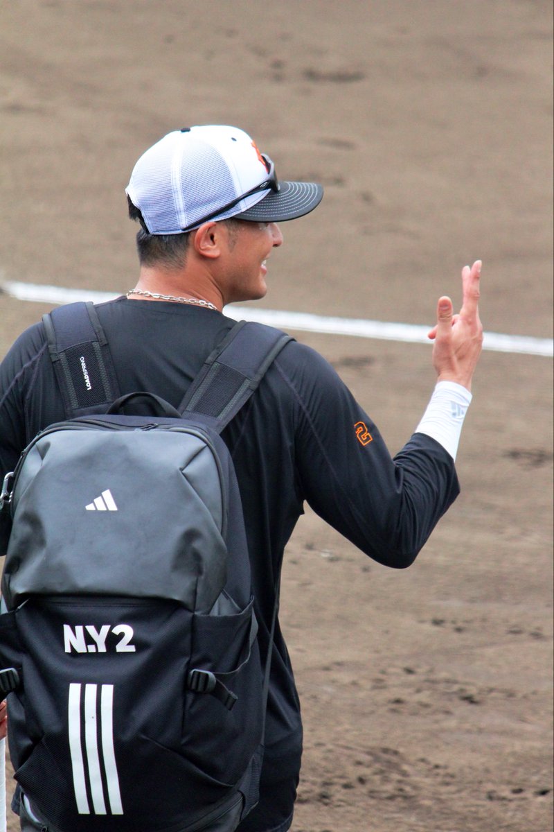 shizux22's tweet photo. 2026.09.13 vsハヤテベンチャーズ静岡
室内練習に戻る時ずっとなにかアピールしてた尚輝さん✌🏻⭐️
 #吉川尚輝  #giants  #巨人 https://t.co/08dspXH1vl