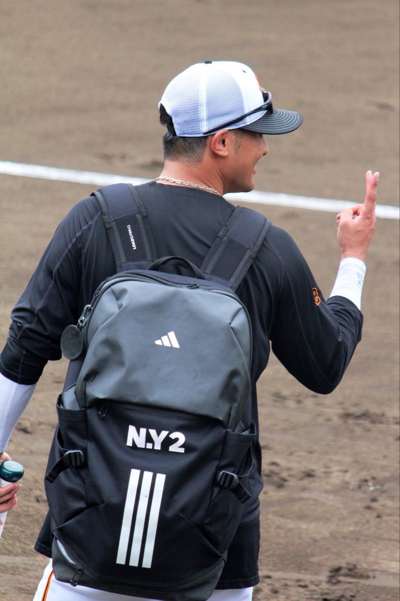 shizux22's tweet photo. 2026.09.13 vsハヤテベンチャーズ静岡
室内練習に戻る時ずっとなにかアピールしてた尚輝さん✌🏻⭐️
 #吉川尚輝  #giants  #巨人 https://t.co/08dspXH1vl
