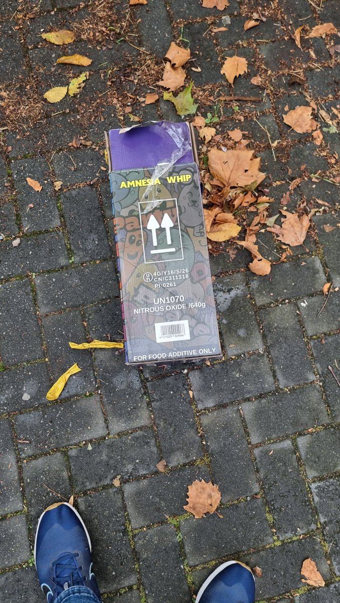 shaider0902's tweet photo. @metcc we always have this canisters in residents parking, they consume and inhale these nitrous oxide. Are these supposed to be illegal if used in a private property area.
could i ask a police visibility please SE1 5TR MAWBEY PLACE  parking.
they come evening. https://t.co/kxpMKj5P6A