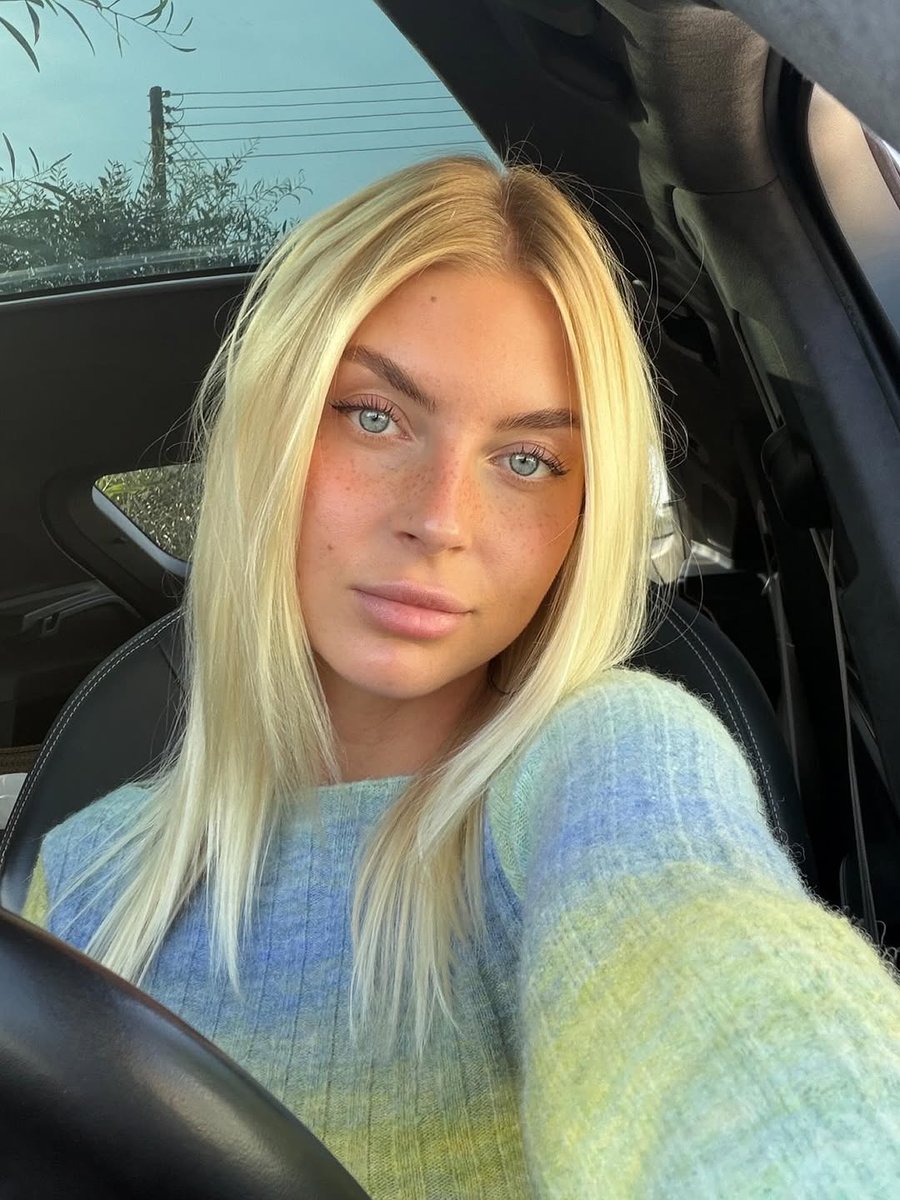 itsleximarvxklj's tweet photo. Welche Farbe würde mir am besten stehen? 😇 https://t.co/80Ll33EXGP
