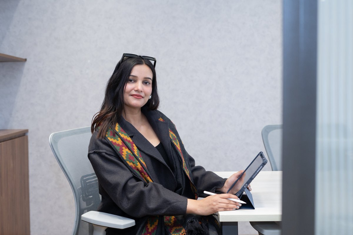 celeblife360's tweet photo. Serving absolute boss-babe energy with that gorgeous smile and cozy office style! ๐ผโจ
(1/3)
#OfficeGlam #WorkwearInspo #BossBabe #IndianBeauty https://t.co/i8XpLEnbhs