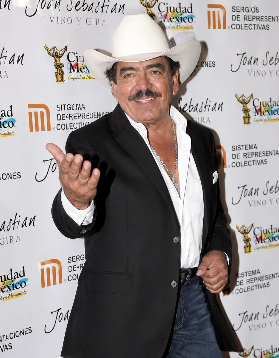 JoanSebastian's tweet photo. Cuando se ama de verdad, a veces basta estar #EnTusonrisa para decirlo todo. #JoanSebastian #ElPoetaDelPueblo #AmorHechoCanción #LegadoMusical https://t.co/U9zv03xOV6