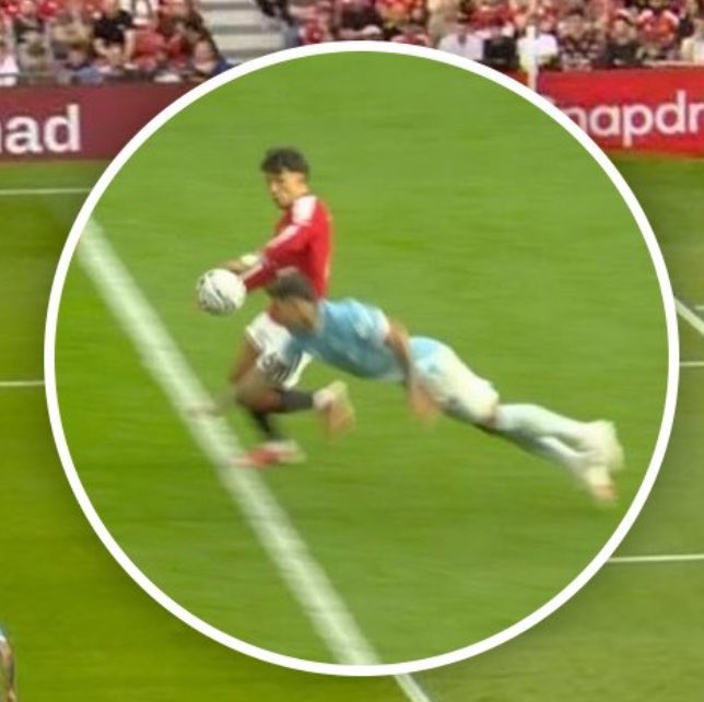 FrankEra_'s tweet photo. 🚨💣 | OFFICIAL - Pro Ref confirm “an error of judgement” in Haaland’s goal and have informed Manchester United directly:

"It was established that Enzo Fernandez did not play the ball and therefore that makes any offside offence subjective, however, on this occasion, the VAR did NOT recognise the likely impact of his position and SHOULD have recommended an on-field review.   

“Contact has been made with Manchester United this evening to acknowledge what we deem is an error of judgement. A review of the incident will take place.”