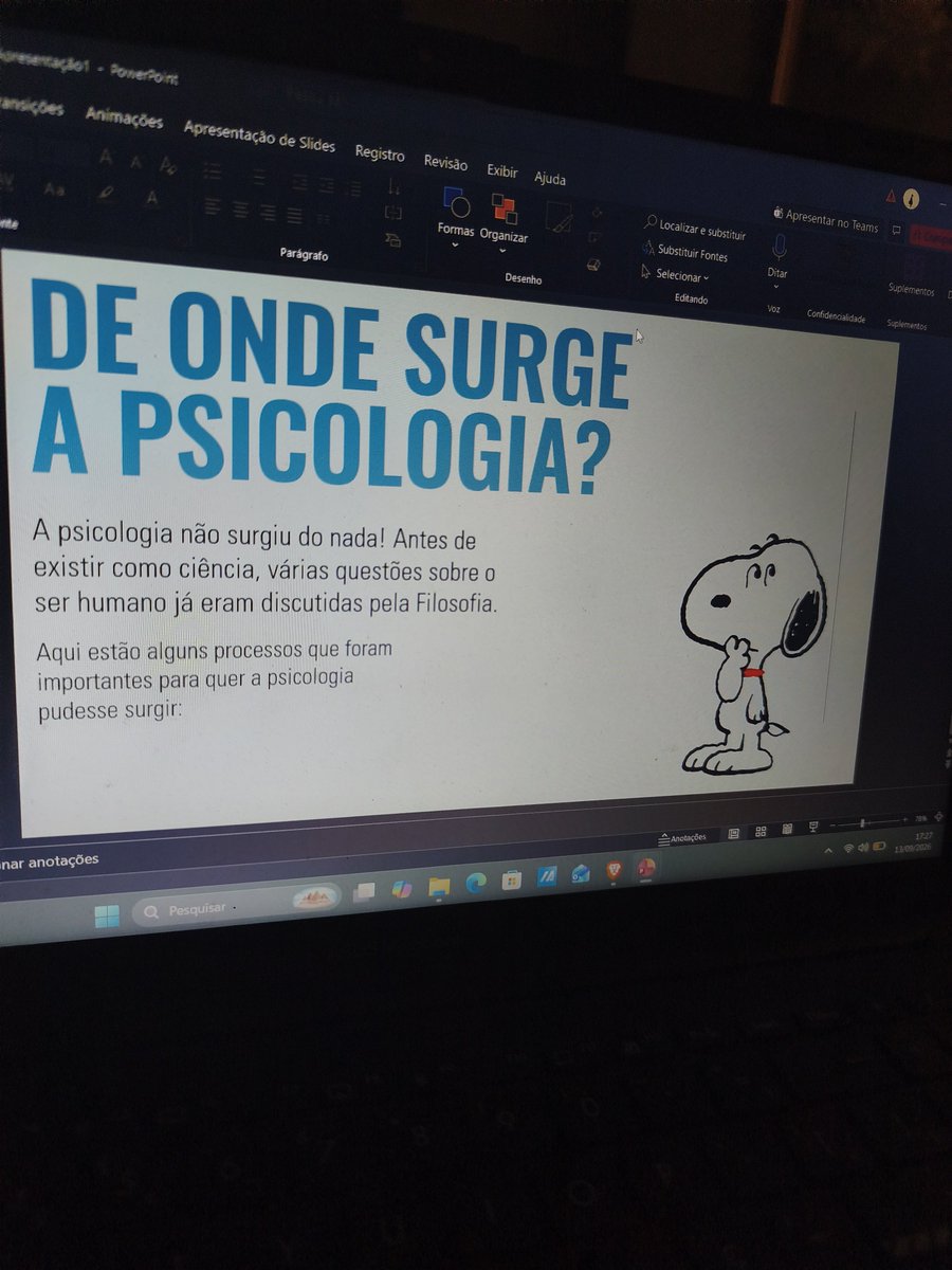 oqaprendi's tweet photo. fazendo slide p estudar p prova de amanha https://t.co/buErVhEEnz