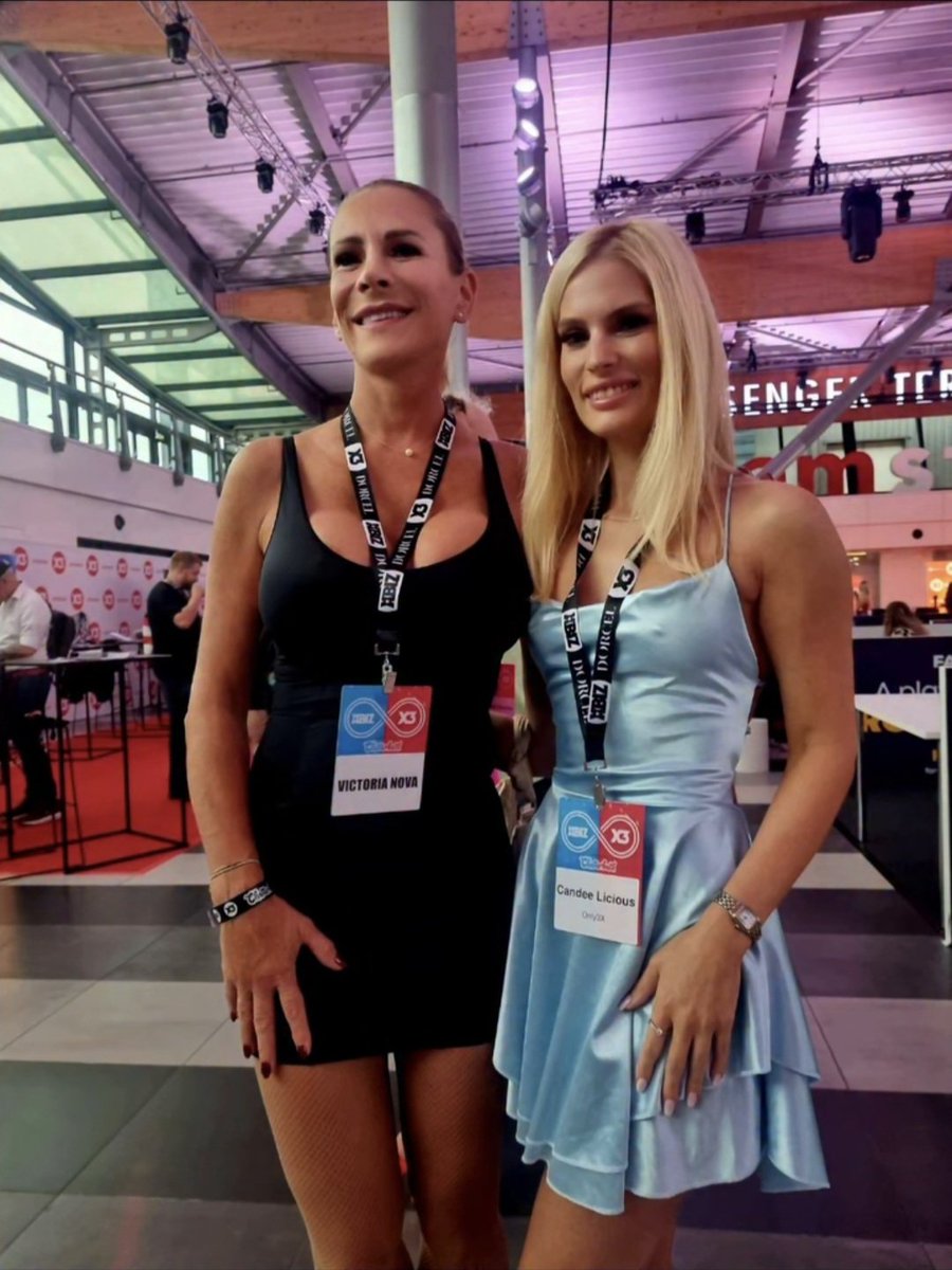 cedric_1974_'s tweet photo. Blondies and Hotties🔥

@XBIZ 🇳🇱
@CandyLayla2004 🇺🇦💎
@candee_xxx 🇭🇺🫦
@Victoria_Nova_ 🥀⭐️🖤
{My Goddess, Forever}

📸 instagram:
⭐️https://t.co/vYZd0vEFg4 https://t.co/nlI6dOBCZ9