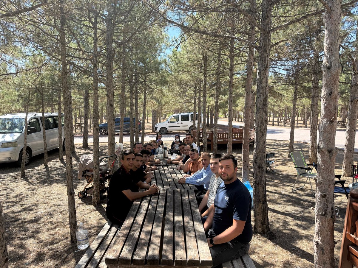 akgenclikmeram's tweet photo. Bugün AK Parti Meram Gençlik Kolları olarak Dutlukkırı Parkı’nda düzenlediğimiz kaynaşma programında bir araya geldik. 

Güzel sohbetler, samimi dostluklar ve keyifli bir piknik eşliğinde teşkilatımızın birlik ve beraberliğini pekiştirdik. https://t.co/tCWVYq5Ksy