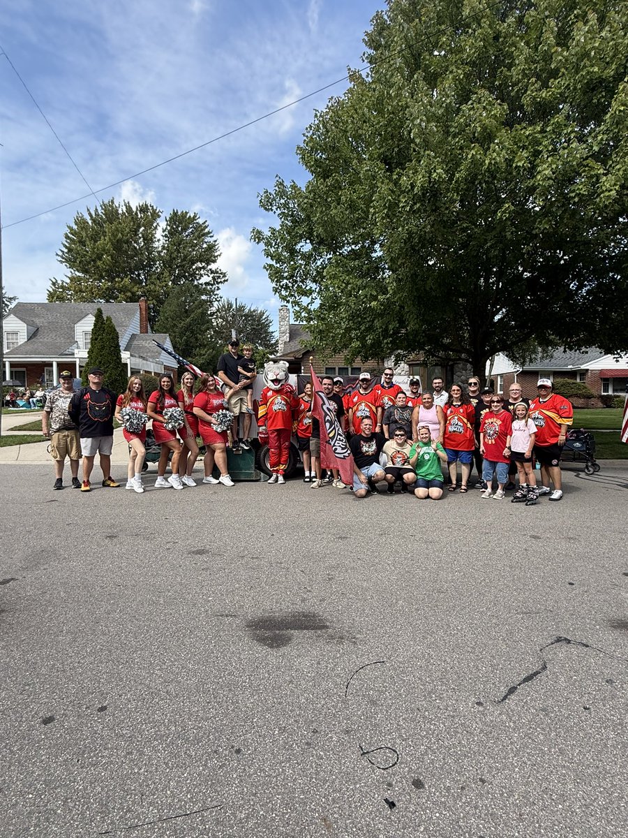 PHProwlers's tweet photo. We had a busy weekend hanging out at Blue Water Recovery Fest and the Richmond Good Old Days Parade! Did you see us out and about? #PlayProwlersHockey https://t.co/VBo0FWV4nF