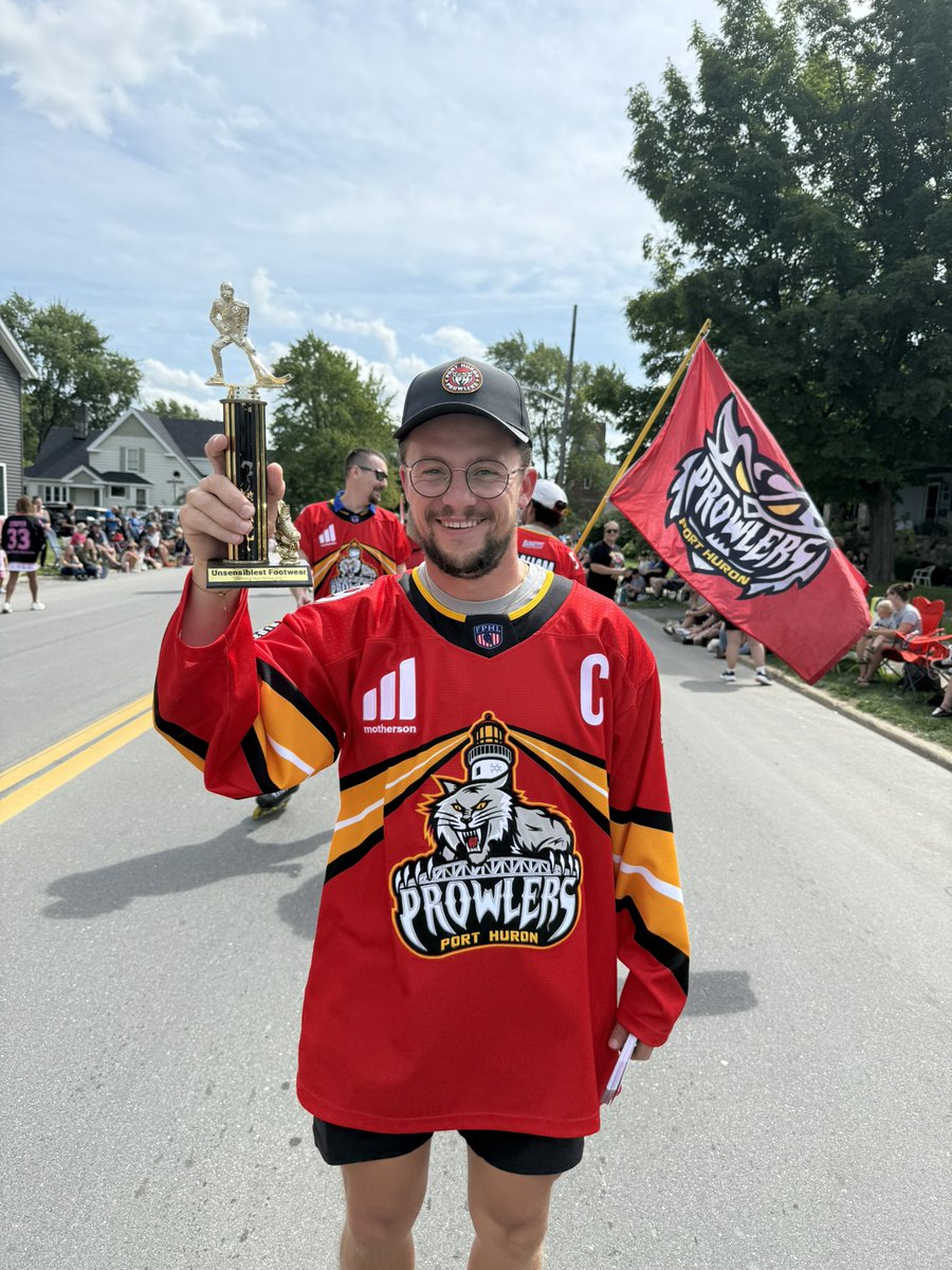PHProwlers's tweet photo. We had a busy weekend hanging out at Blue Water Recovery Fest and the Richmond Good Old Days Parade! Did you see us out and about? #PlayProwlersHockey https://t.co/VBo0FWV4nF
