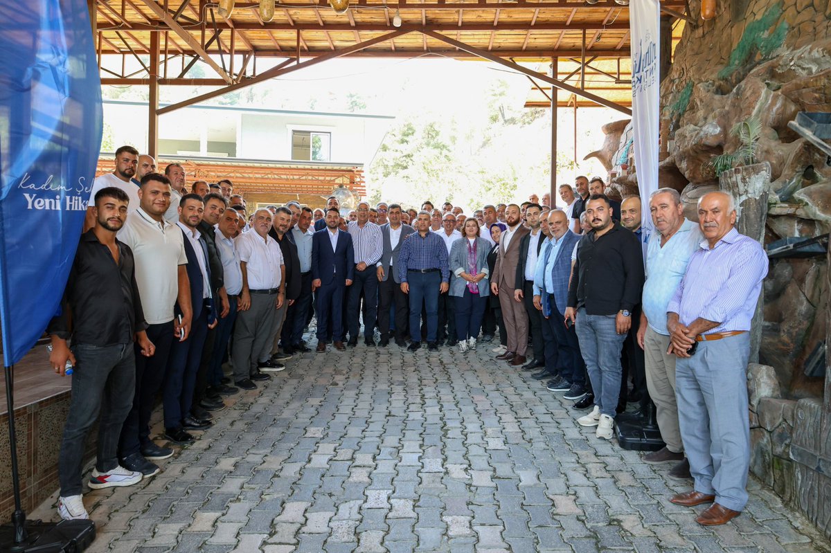 avfatmagulcalim's tweet photo. 📍 Antakya

Milletvekilimiz Sn. Adem YEŞİLDAL, İl Başkanımız Sn. Mustafa ERDOĞAN, Antakya Belediye Başkanımız Sn. İbrahim Naci YAPAR, İl Gençlik Kolları Başkanımız Sn. Behçet AKIN, Antakya İlçe Başkanımız Sn. Mustafa BOYACIOĞLU, Defne İlçe Başkanımız Sn. Kenan TÜRKMEN ve Antakya İlçe Kadın Kolları Başkanımız Selma SÖNMEZ ile Amanos Dağ Bandı mahallelerimizin kıymetli muhtarları ve kanaat önderleriyle bir araya geldik.

Mahallelerimizin sesine kulak veriyor, hemşehrilerimizle gönül gönüle aynı yolu yürüyoruz.

Hatay’ımızın gücü, milletimizle kurduğumuz güçlü bağda. Birlikte dinliyor, birlikte büyüyor, birlikte yol yürüyoruz.