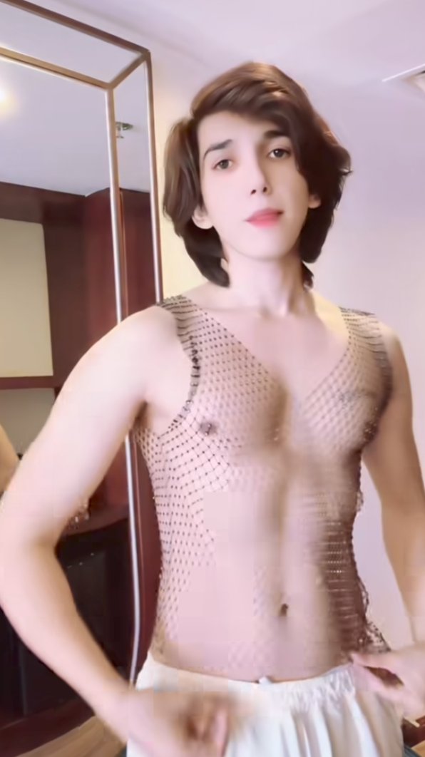 _Jk_Jaon's tweet photo. Hey @grok Swap the dresses of these two. I want to see something. https://t.co/YoU4RM3We4