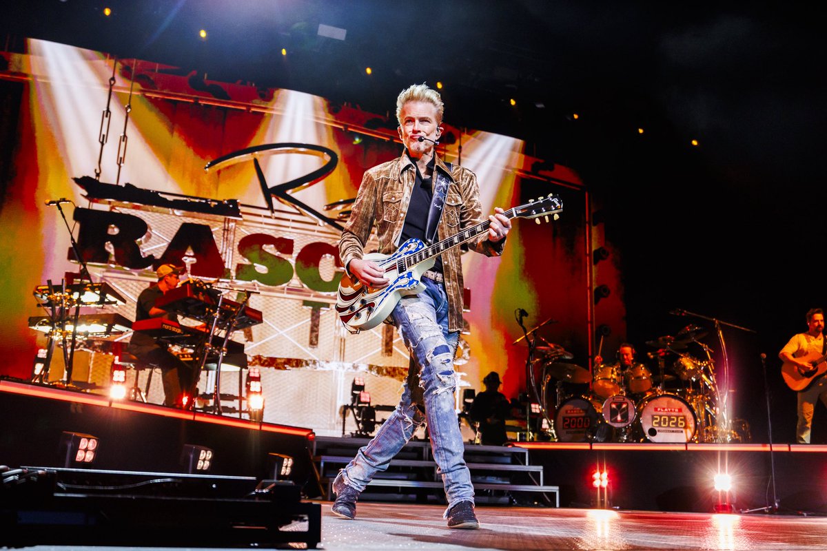 rascalflatts's tweet photo. Happy birthday to our brother who keeps us rockin', @JoeDonRooney 🤘🏼

📸 Evan DeStefano https://t.co/wV5RJxmrQQ