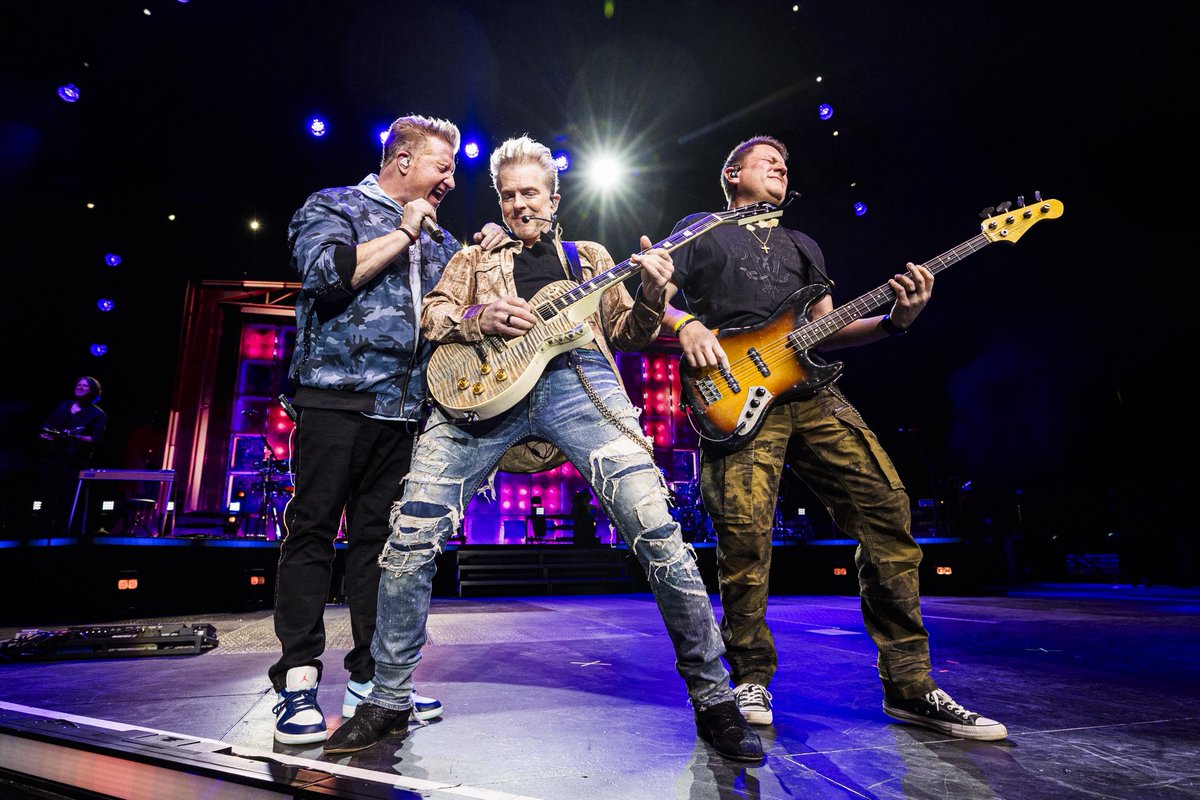 rascalflatts's tweet photo. Happy birthday to our brother who keeps us rockin', @JoeDonRooney 🤘🏼

📸 Evan DeStefano https://t.co/wV5RJxmrQQ