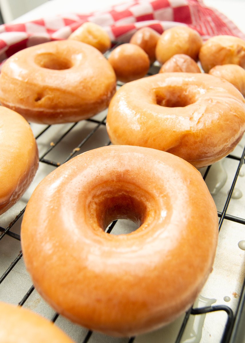 shetastesback's tweet photo. GLAZED DONUT https://t.co/UR7Nrexlbr