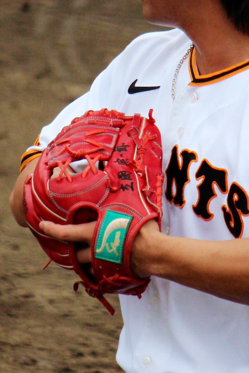shizux22's tweet photo. 2026.09.13 vs ハヤテベンチャーズ静岡
見たことないグローブだな〜って思ったら立岡コーチのグローブ使ってた😹⁉️
 #���浅大  #立岡宗一郎  #giants  #巨人 https://t.co/a30l7qjLwe