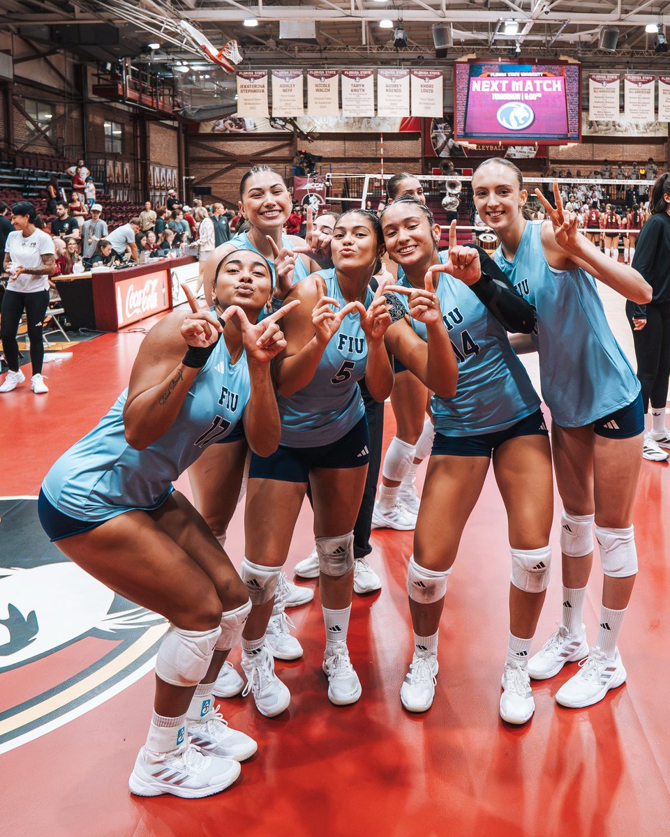 FIUAthletics's tweet photo. What a way to cap off a 4-0 weekend 🔥 @FIUVolleyball https://t.co/ZUOolmdx4C