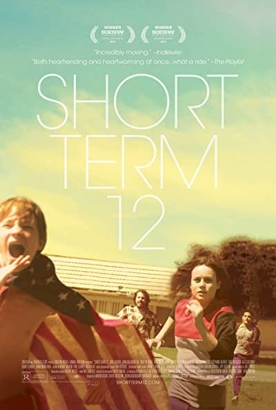 birvenusgil's tweet photo. 🎬 Short Term 12
Bazı filmler bağırmadan, büyük olaylar yaşatmadan insanın içine işliyor. Short Term 12 de onlardan biri. Çocukların yaralarını iyileştirmeye çalışan ama kendi yaralarını da taşıyan insanların hikâyesi. Travmayı, aidiyeti ve kendini affetmeyi çok sade anlatıyor. https://t.co/oocy8GLdMx