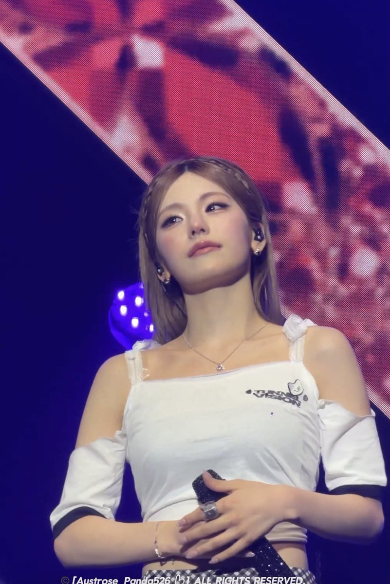 yeji_midzyfury's tweet photo. Yeji ment about her grandmother 💔 
she shared during tonight’s concert that her grandmother passed away and she admitted there was a moment when she didn’t feel she had the courage to stand on stage, but seeing midzy gave her strength to finish the show with a smile And she believes her grandmother would support her decision and hopes she can continue being a granddaughter she’d be proud of 🥺🫂 

🐈‍⬛ actually I didn’t want to make everyone worry and I tried my best not to show that I was feeling unsettled my grandmother passed away this morning. To be honest, there was a moment today when I felt like I didn’t have the courage to stand on this stage 
But when I saw all of your faces I thought to myself that all the worrying I’d done beforehand had been unnecessary although I can’t immediately go and be by my grandmother’s side right now, being able to be here together with all of you I’m truly so grateful to everyone

🐈‍⬛ even though I can’t be beside my grandmother right now, I believe that she would support and respect the choice I made. and I feel that it was because of my grandmother that we were able to create such a beautiful stage and such a beautiful moment today. Thank you so much for being here with me at a time like this
🐈‍⬛thanks to all of you, I’m able to be a granddaughter my grandmother can be proud of. I really want to express my deepest gratitude to everyone 
🐈‍⬛ Thanks to the members, and thanks to all of you being here, I was able to finish today’s performance with a smile. Thank you