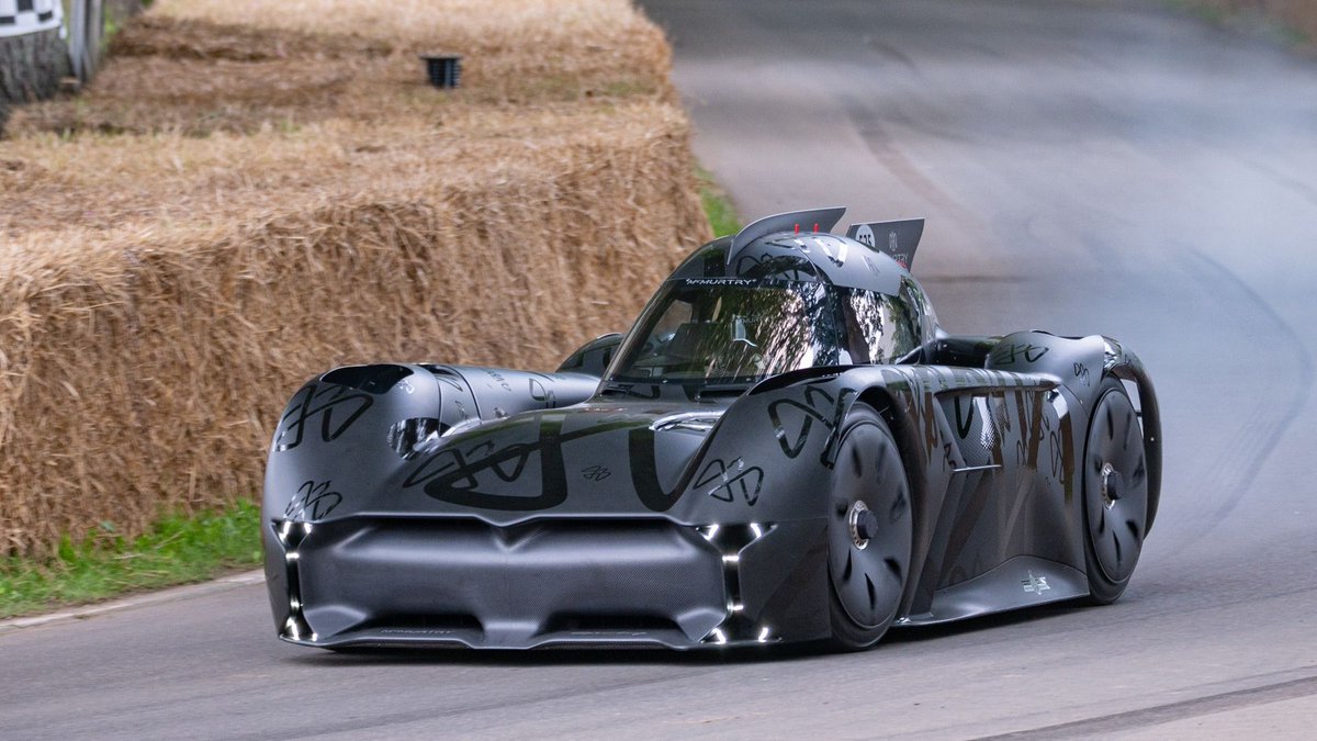 Mach00pich00's tweet photo. @wholemars I suspect the roadster will share similar tech to the McMurtry Spéirling fan hyper-car, but maybe with cold gas thrusters to be even more crazy? The McMurtry Spéirling truly is the real life Batmobile and is now going to be sold retail. https://t.co/kcRUysHkFN