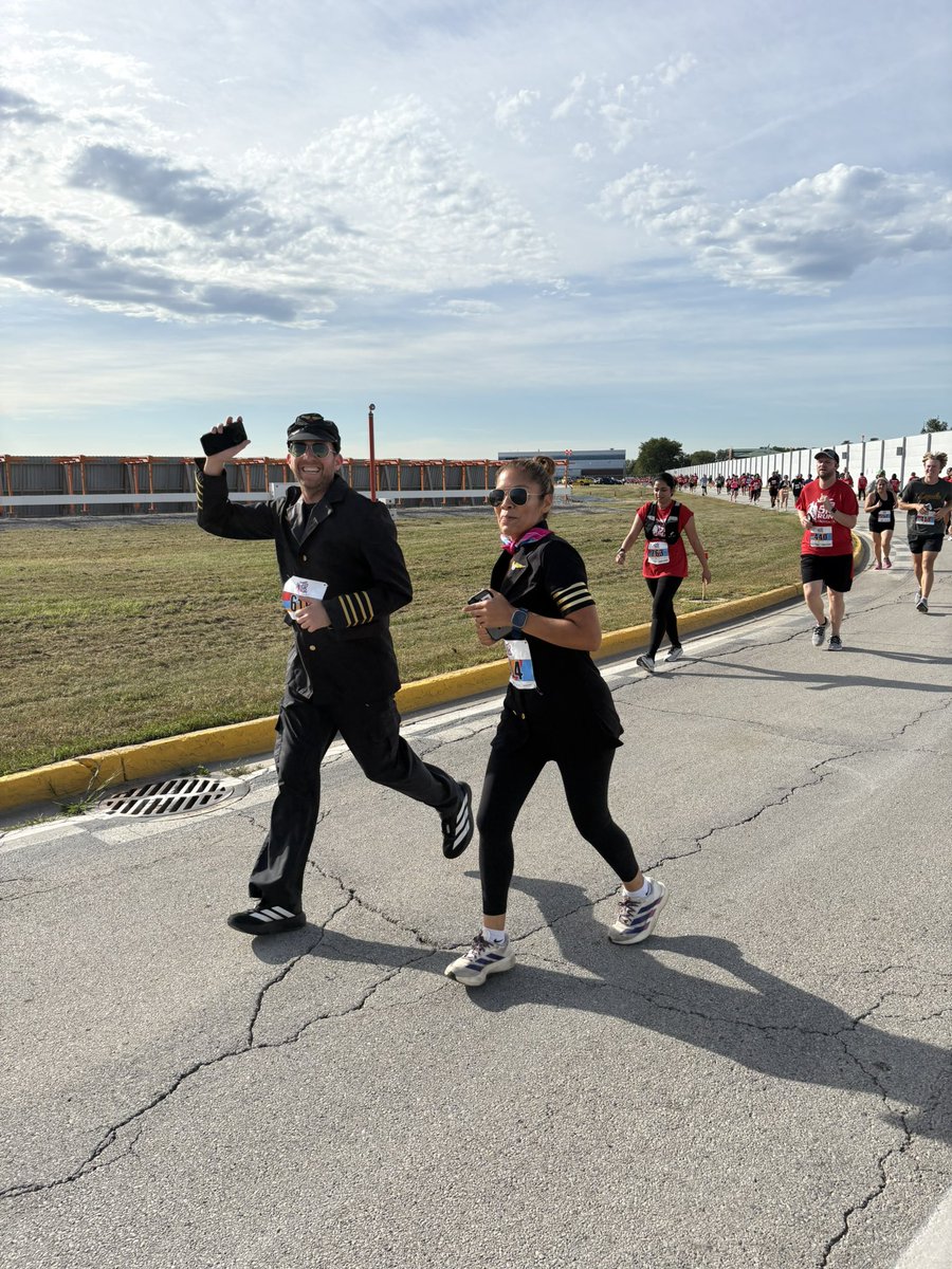RepAGC's tweet photo. The hard work from the executive board, advisory council, sponsors, families &amp; friends and elected officials made the #Midway5KRun happen. @RaymondALopez State Rep Mary Gill Former State Rep Fran Hurley #IL22ndDistrict https://t.co/rUK4ITJ2sJ