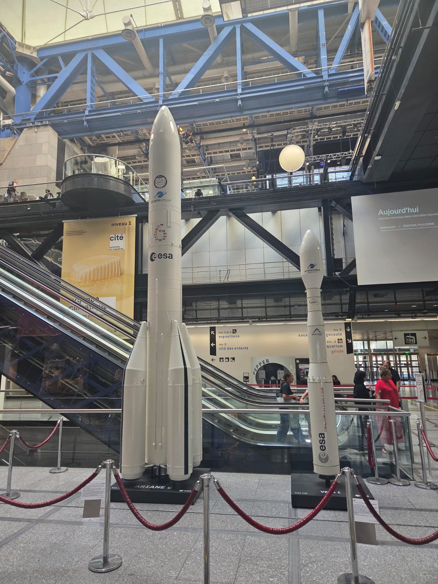 ESA_fr's tweet photo. 🎉 Clap de fin pour Cap sur l’Espace !

Quelle incroyable deuxième journée à la Cité des Sciences et de l’Industrie ! Merci à l’astronaute Claudie Haigneré ainsi qu’aux experts ESA Marie-Pierre Budin, Patrick Michel, Didier Schmitt et Pierre Henriquet pour leurs interventions passionnantes. Les visiteurs ont également pu embarquer pour un voyage immersif grâce à notre animation VR sur la Station spatiale internationale.

Un grand merci à nos partenaires @CNES  et @citedessciences , ainsi qu’au public venu nombreux et avec tant d’enthousiasme tout au long du week-end.

🚀 Rendez-vous maintenant le week-end prochain pour les Journées Portes Ouvertes du siège de l’ESA !
