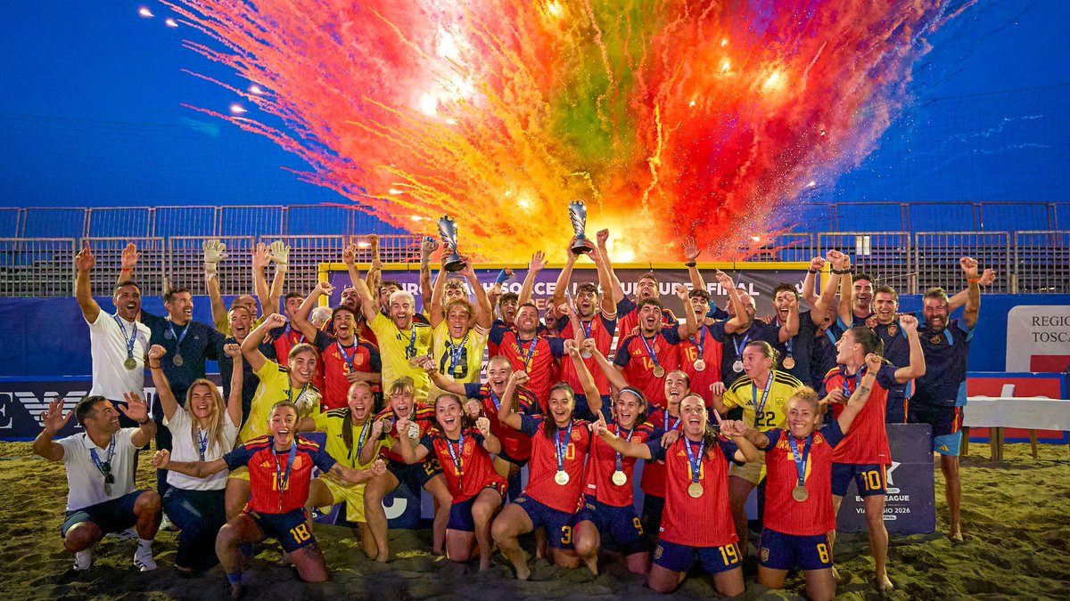 FutbolPlayaRFEF's tweet photo. 👑 ¡ENHORABUENA, CAMPEONES! 👑

🏆 Nuestras @SEFutbol y @SEFutbolFem han conquistado la Superfinal de la #EBSL2026.

🌟 Es la primera vez que un país consigue el título en las dos categorías.

🔗 Más información en https://t.co/mwtP3NGXh9

🙌🏼 ¡Sois los mejores! https://t.co/D50wUAaEXm