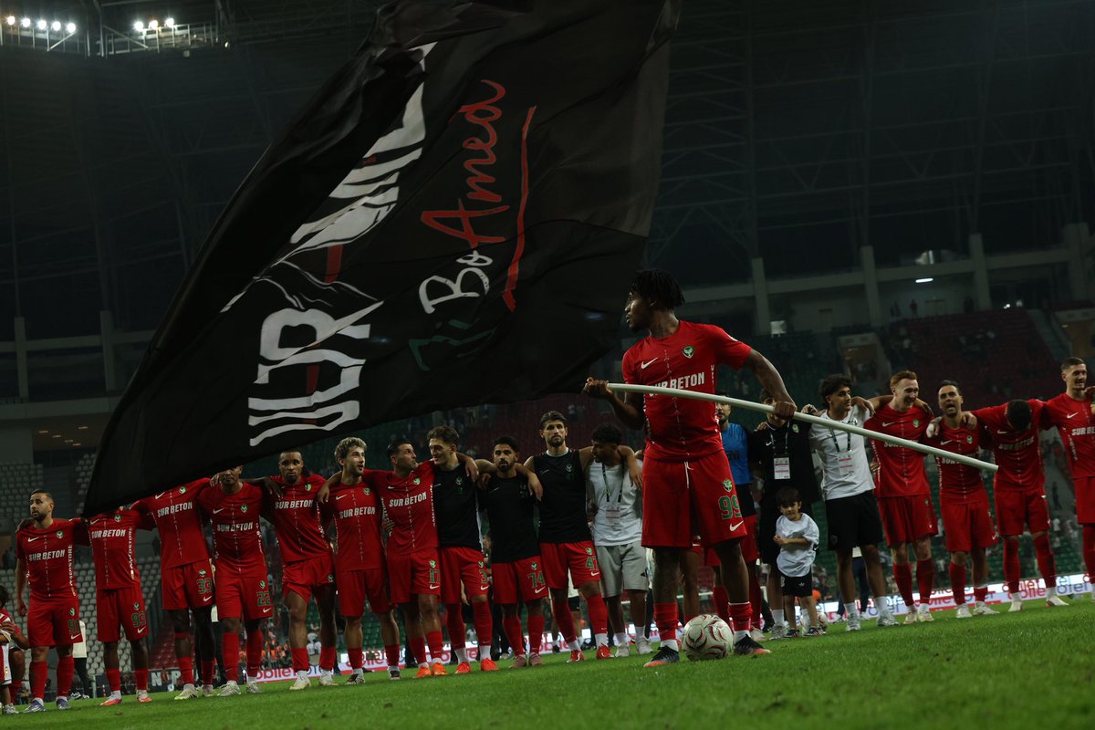 AmedsporSK's tweet photo. Amedsporumuz Başakşehiri 5-0 mağlup ederek, 3. Sıraya yükselerek puanını 10 yaptı. 🧿 https://t.co/gNO0i8GYiO