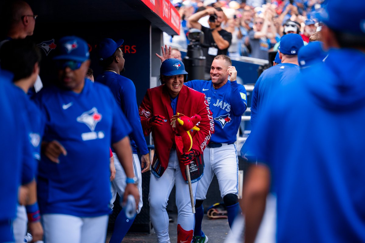 BlueJays's tweet photo. Back...
To back...
To BACK! https://t.co/bHjOwv9OYs