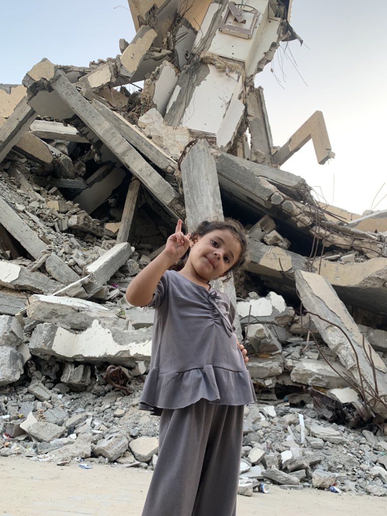BAlhabel's tweet photo. I’m pearl from Gaza ❤️
Despite everything, we still smile and dream of brighter days.
Sending love and hope from Gaza 🌷
#LayanFromGaza #Gaza #Palestine #Hope #Childhood https://t.co/tNARX360UL