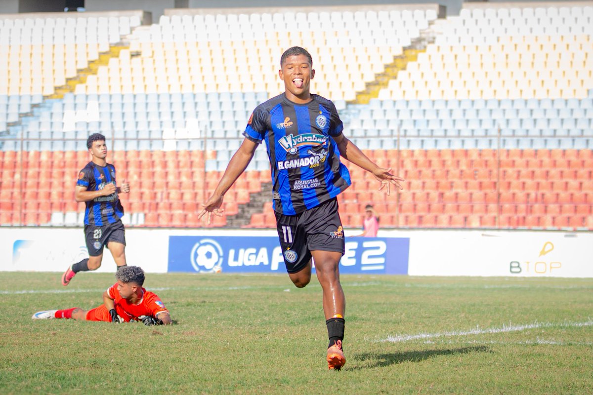 MinerosGuayana's tweet photo. Imágenes de la primera mitad 😜

#Mineros 3-0 Bolívar SC

#VamosMineros ⚫🔵 https://t.co/T8XT1Ve8Ff