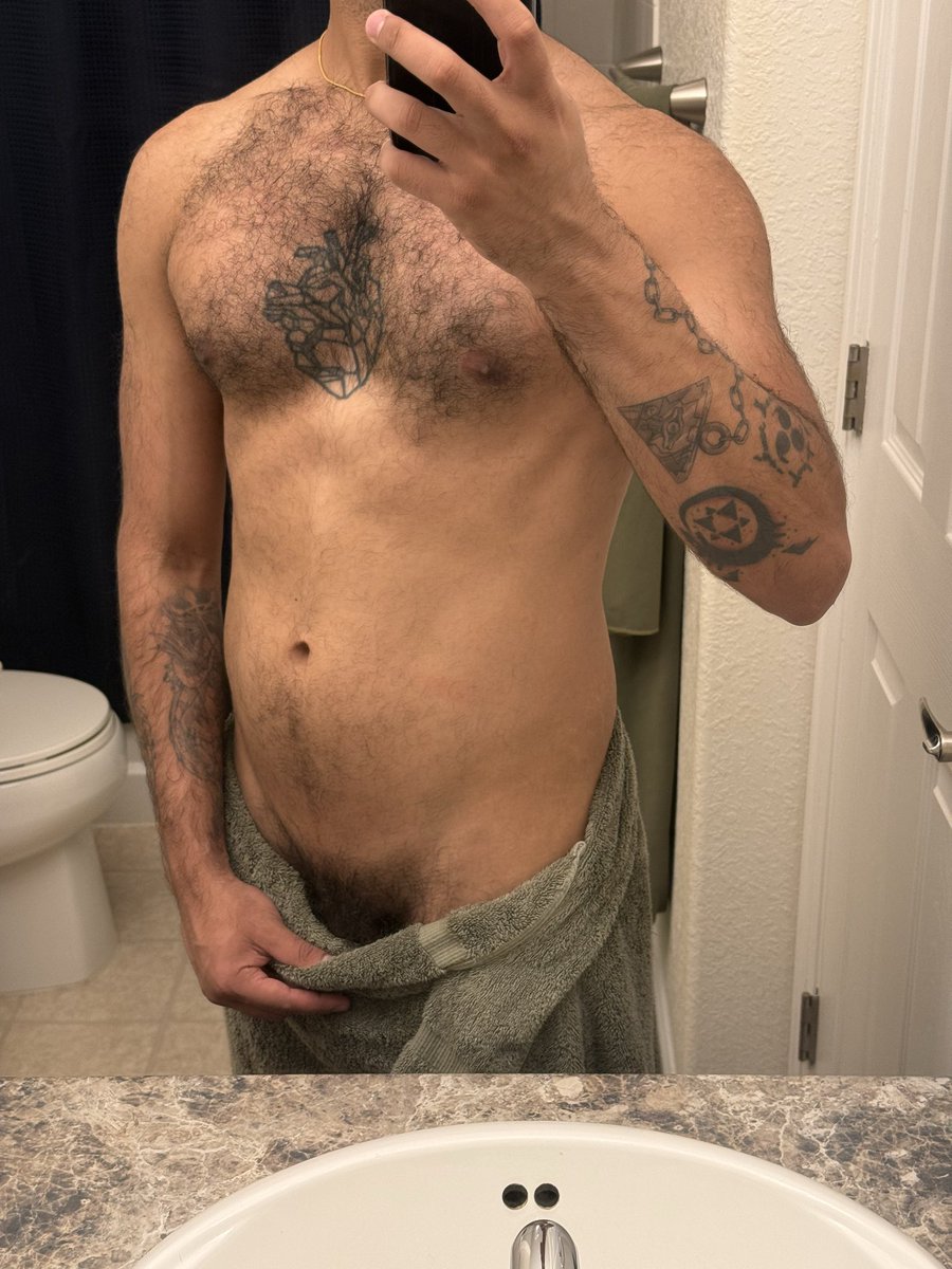 mildobservance's tweet photo. Bush or shave?
#gay #tattoo #selfie #bush https://t.co/FRHQtuGEEw
