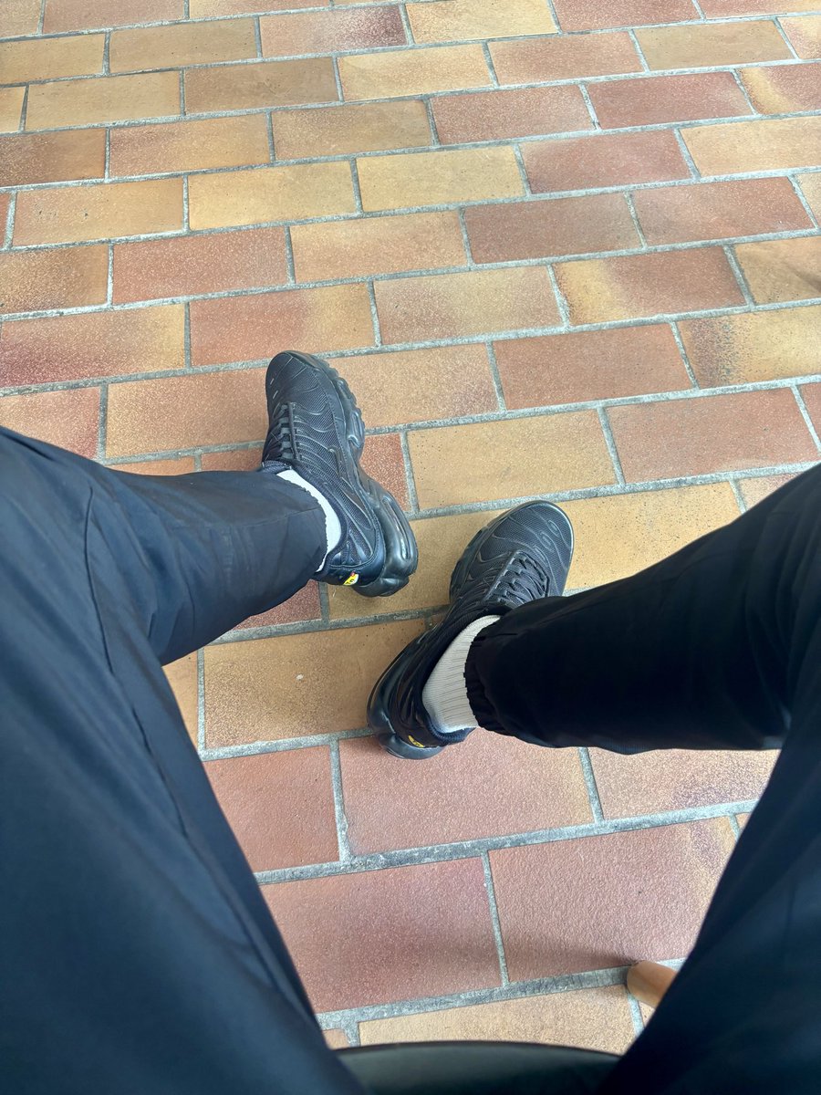 MilitaireEnTN's tweet photo. Viens cracher ta thune à mes pieds. 🏴‍☠️🥷

#soumis #maitre #moneyslave #domination #cashmaster #atm #slave #feet #findom #master #alpha #cho7 #kiffeur #pieds https://t.co/cPvdWz7eT4