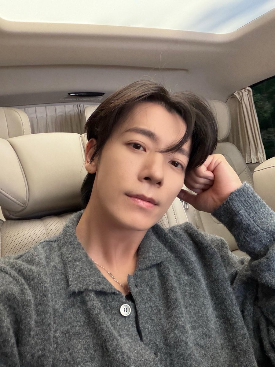 ShaleHaeHae's tweet photo. #DONGHAE #동해 XHS update

Autumn in Shanghai and Beijing is really nice! But the best part was getting to see everyone. 💙

Students~ remember to study and review~

#LeeDonghae #TeacherLee https://t.co/arFnNjDuIS