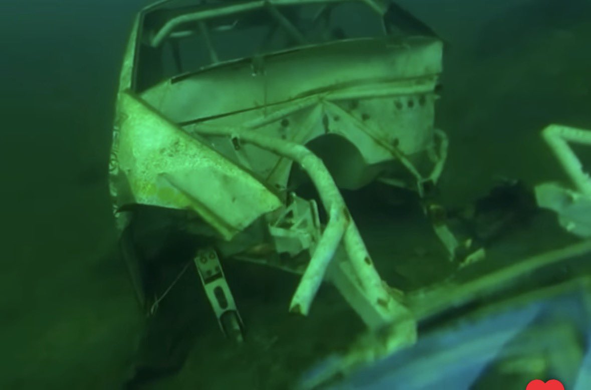 LostSchemes's tweet photo. Today i learned the Hocevar 2022 Gateway leg amputation truck is swimming with the fishes in a quarry used for scuba training 🤿 https://t.co/GEuGSh7y3R
