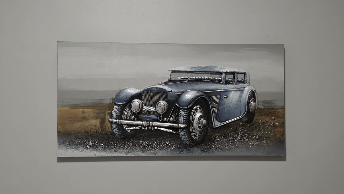 LinseyGallery's tweet photo. Art has a beautiful way of turning a place you stay into a place you remember.

This past Aug, I discovered these two striking pieces at a BnB. They gave the space character, nostalgia &amp; a story.

Which piece would you display in your space, the classic car or the motorcycle? 🎨 https://t.co/LEntXaZRBC