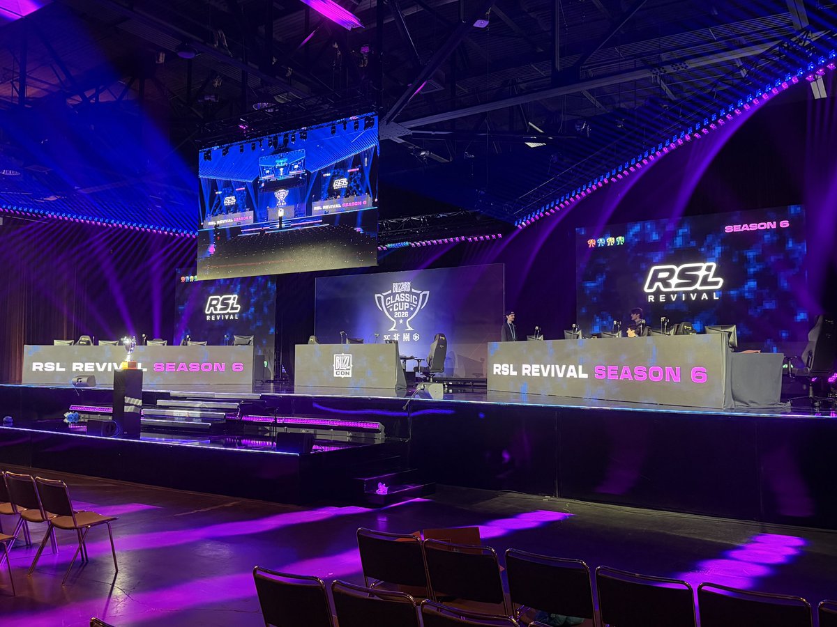 CallMeTasteless's tweet photo. Dreams do come true! 😮 

#RSL Season 6 Finals at Blizzcon starts now https://t.co/bHln2MczzJ