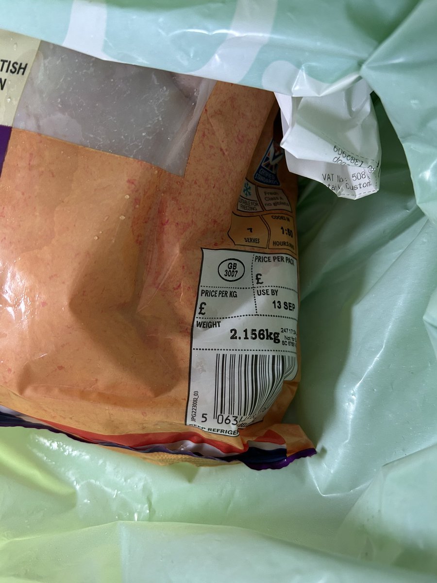 YepesSalzar's tweet photo. @Tesco - just opened my chicken to cook today’s dinner and it’s rancid. 

What do you want me to do with it ? https://t.co/uqWgi1z50Q