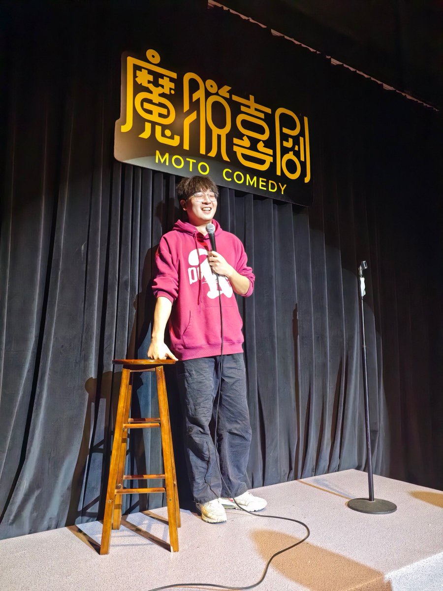 JanaeBroad3aj's tweet photo. Just bombed my first live stand-up set so hard the only laugh came from a confused raccoon by the stage. https://t.co/gYsQkynFtk