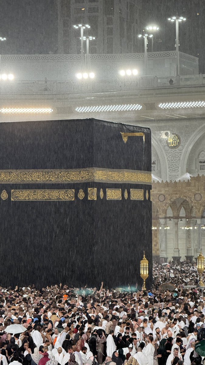 yq_1927's tweet photo. " يا أرضَ مكة في رحابكِ راحةٌ
تمحو عن القلبِ الحزينِ أسَاهُ "🤍. https://t.co/DtEUTV1F1D