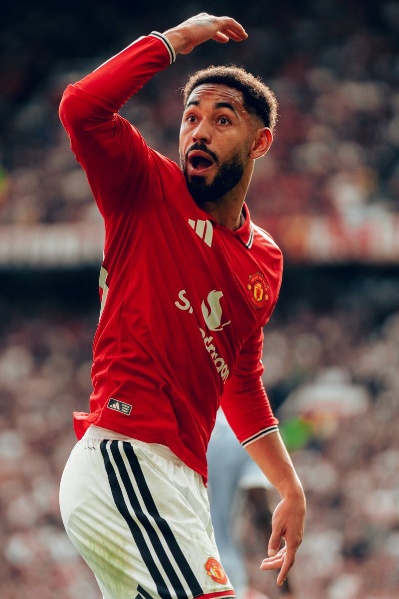 ManUtd's tweet photo. Let's raise our levels in the second half, Reds 👊 https://t.co/a2QI3B8g27