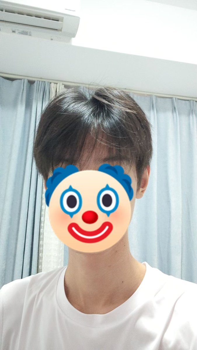ESM0O0's tweet photo. 感觉一天不洗头看着也不油，但是洗完了反而没洗之前看着好看，有没有洗完就很清爽又不干燥还能两三天一洗适合短发的洗发水啊 https://t.co/3XsEfLGDWa