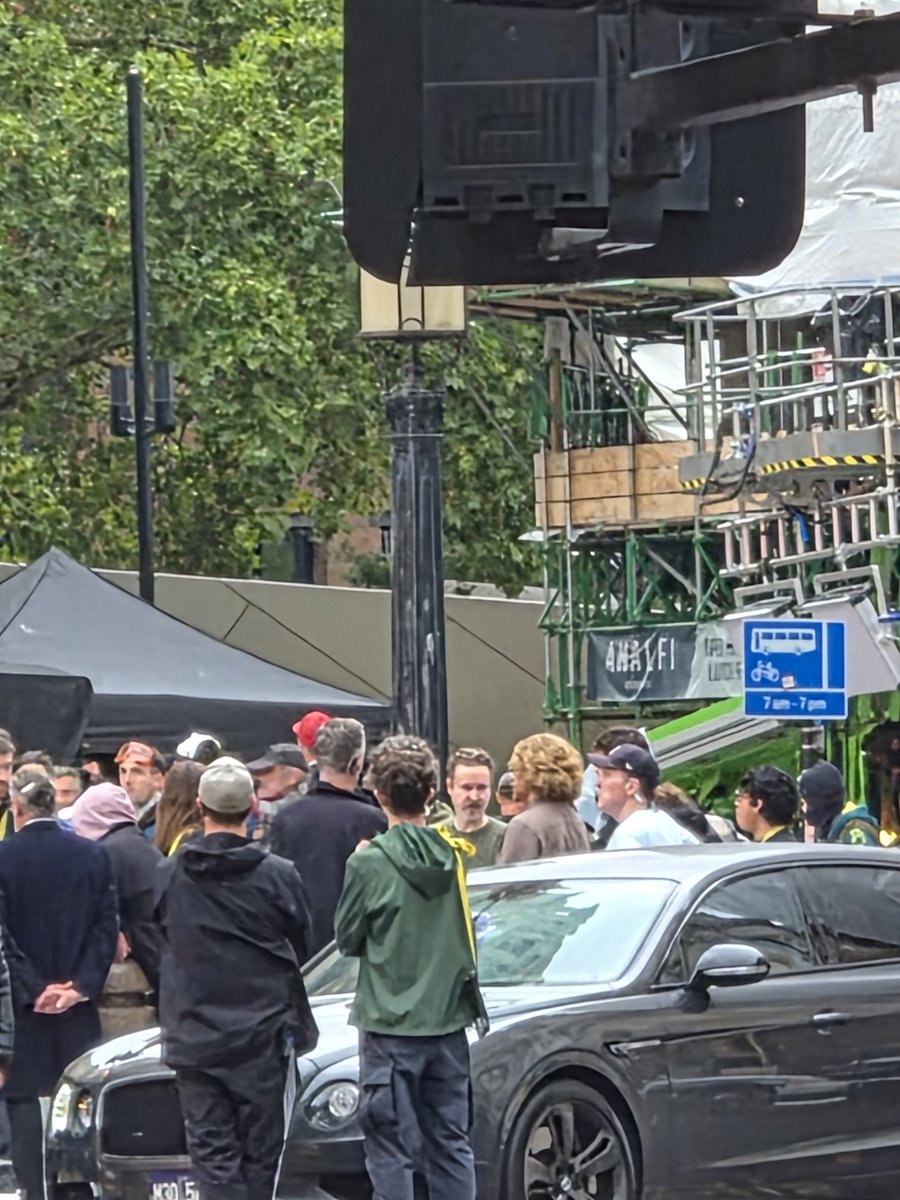 benstrefford's tweet photo. @BatSource1 @RayChand006 Reeves is on set bro https://t.co/vxN11jHwOF