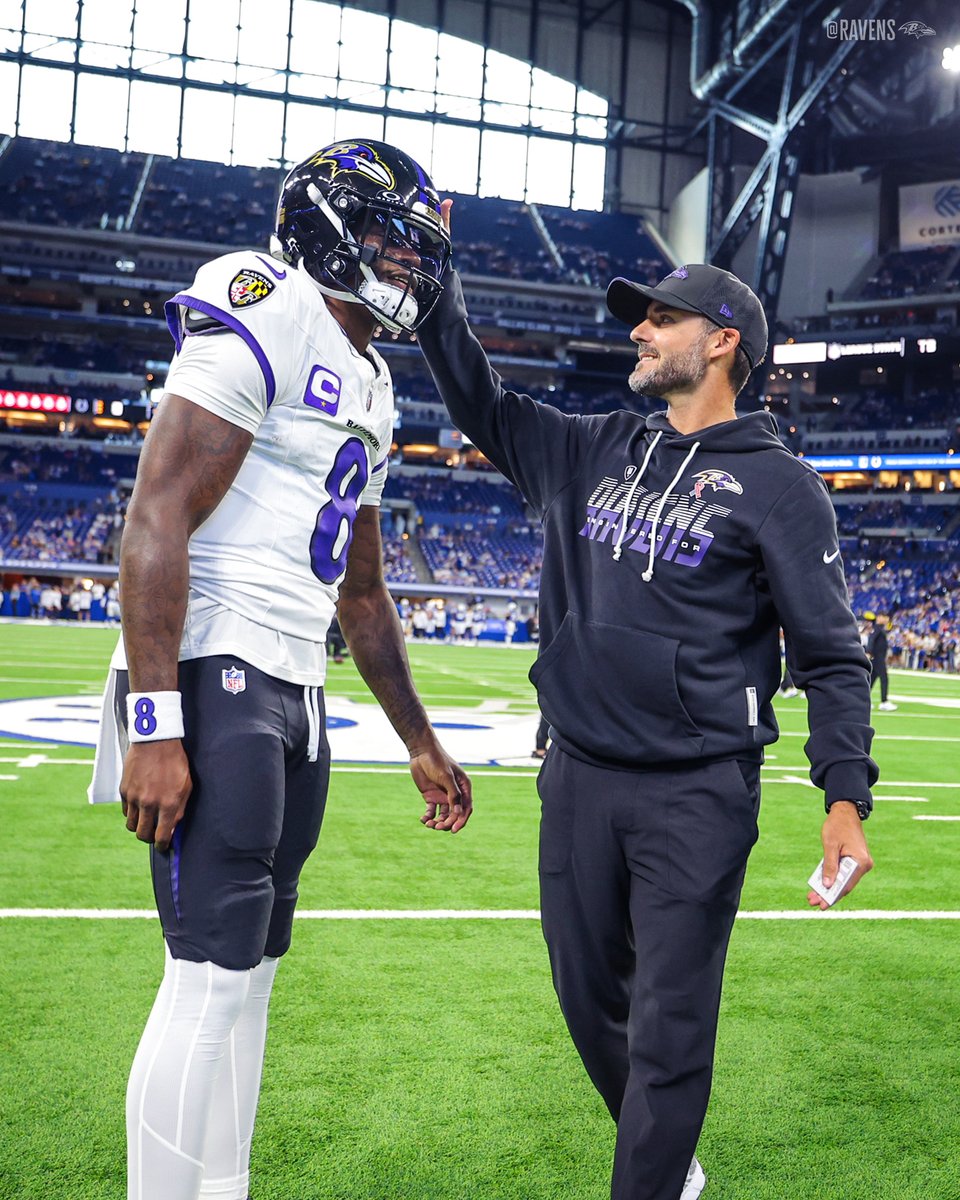 Ravens's tweet photo. 🤝 https://t.co/6ZMRWmfciA