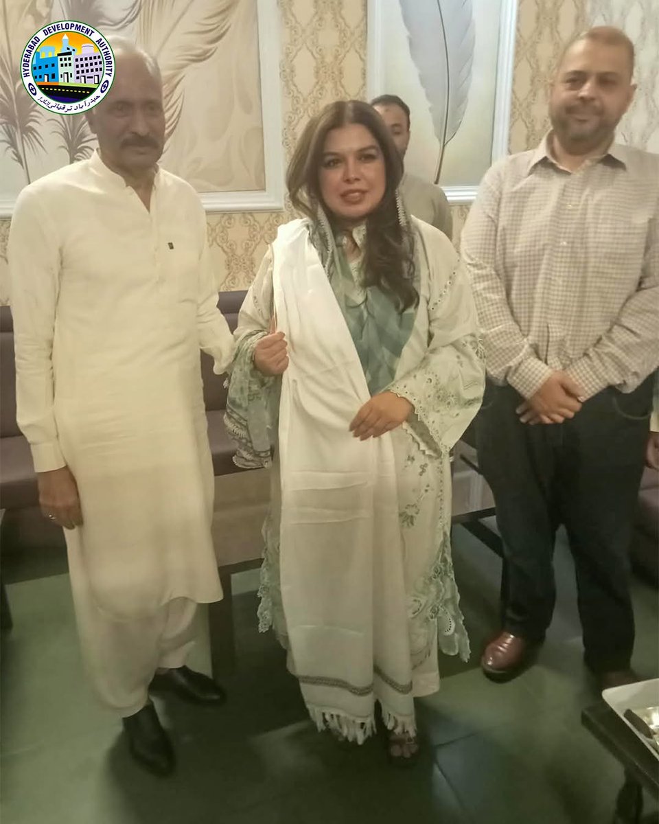 hda841's tweet photo. ڈائریکٹر جنرل حیدرآباد ڈویلپمنٹ اتھارٹی کے اعزاز میں صنعتکاروں کا خصوصی عشائیہ!
حیدرآباد کے صنعتکاروں کی جانب سے ڈائریکٹر جنرل حیدرآباد ڈویلپمنٹ اتھارٹی (HDA) ڈاکٹر افشاں رباب سید کے اعزاز میں ایک خصوصی عشائیے کا اہتمام کیا گیا. https://t.co/wR5plxvJPK