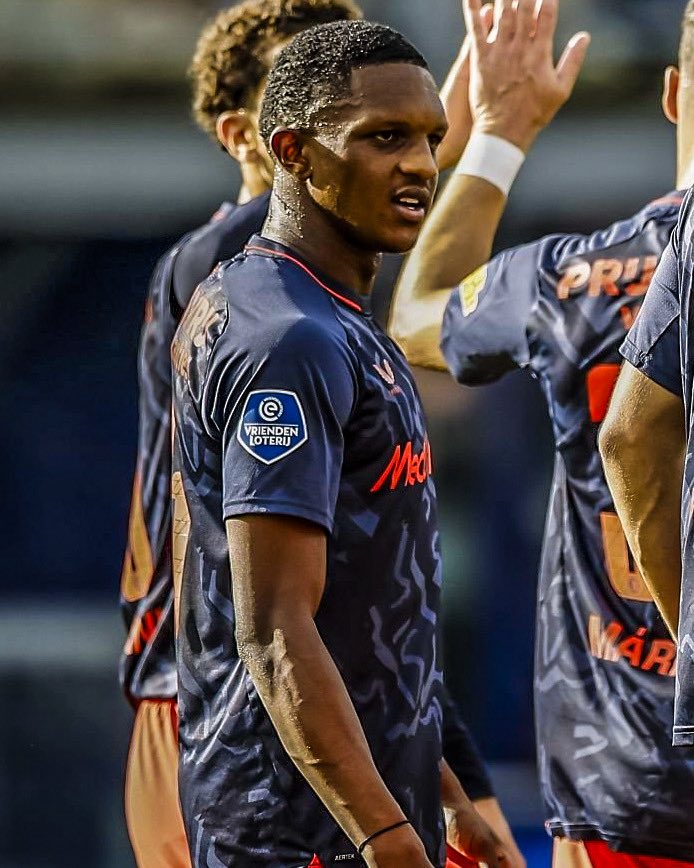 eurofootcom's tweet photo. 🚨🇳🇱 Feyenoord right-back Givairo Read (20) with a hat-trick of assists today! 🎩 ✨ https://t.co/lY5TTJhpVk