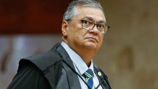 dimasgadelha13's tweet photo. 🚨URGENTE: Flávio Dino derrubou o sigilo de mais de 5 mil páginas da investigação sobre o uso de emendas parlamentares e dinheiro público no filme “Dark Horse”, sobre Jair Bolsonaro. Tentaram esconder, mas agora o Brasil vai conhecer essa história. Que tudo venha à tona! https://t.co/B0GRT37WVV
