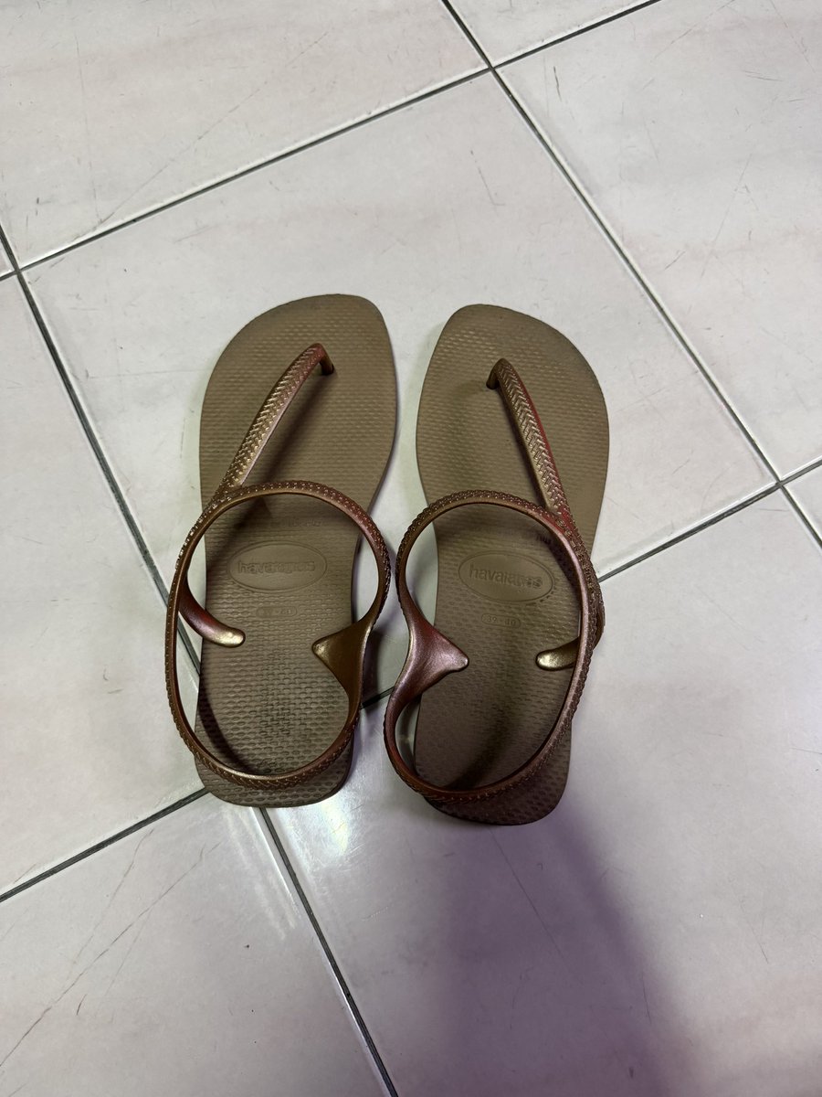yesampp's tweet photo. ส่งต่อ havaianas 

size 39-40 
ใช้เองแท้จากเว็บ havaianas
600 free shipping ♡ | dm เพิ่มเติม
no อุปกรณ์ 

#รองเท้าพร้อมส่ง #รองเท้าhavaianas #havaianas #รองเท้า #พร้อมส่ง https://t.co/5PklxlO5JR
