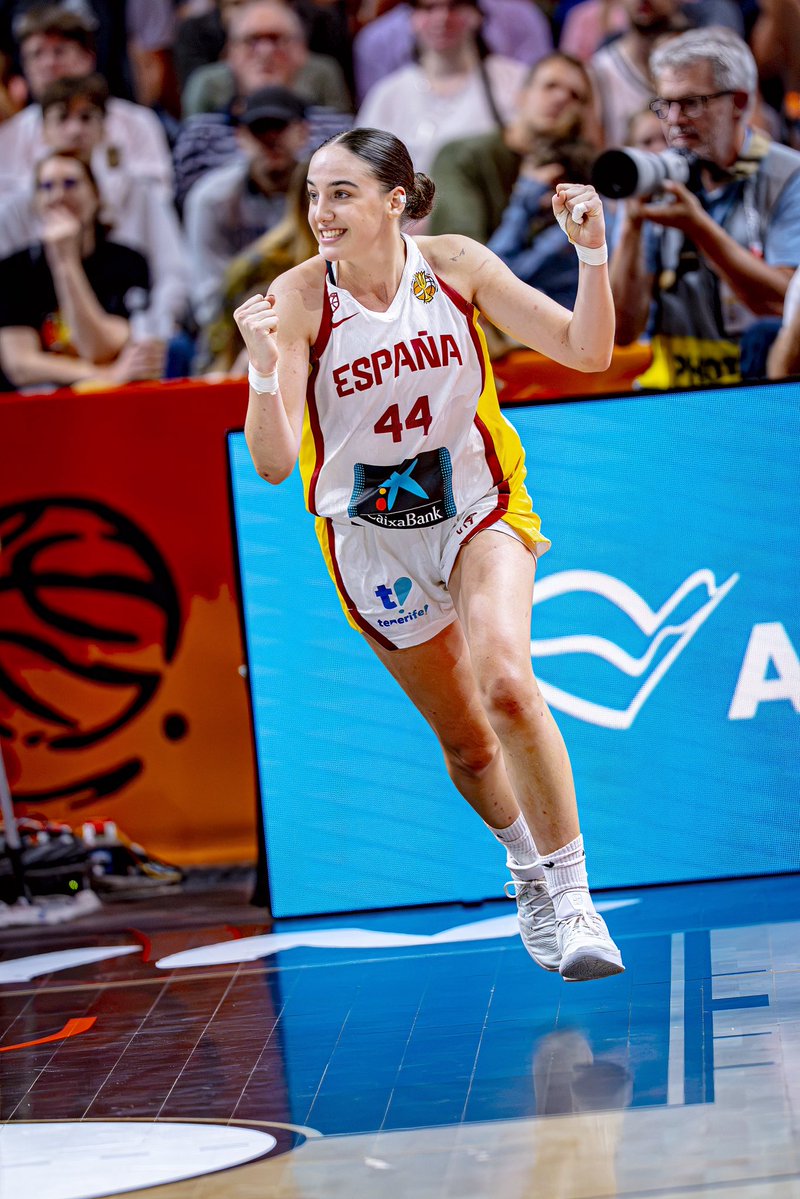 anaislopez23's tweet photo. IYANA MARTÍN, otra vez, la MVP:

22 PUNTOS
4 rebotes 
9 ASISTENCIAS
2 robos 
28 de valoración 

¡PARTIDAZO que vale un BRONCE
MUNDIAL! ¡Con 20 AÑOS! ❤️🇪🇸 https://t.co/GQbTGx0JT5