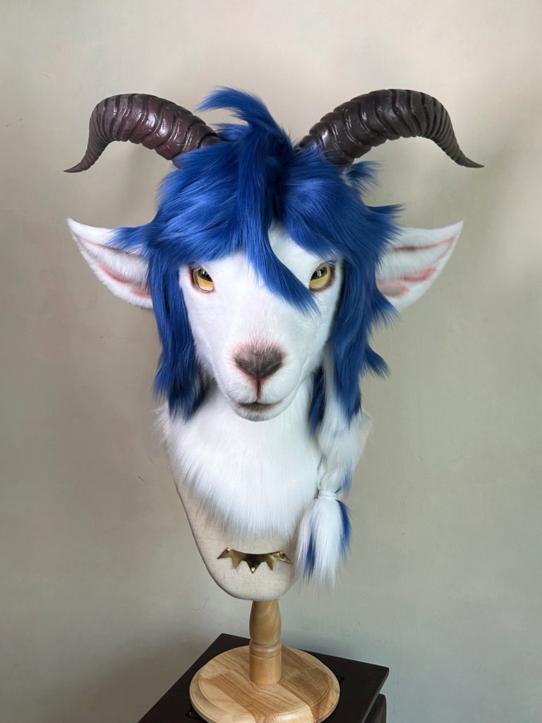 Nimo1122_'s tweet photo. Blue-haired goat! 🐐💙
青い髪のヤギ!
#goatfurry #goatfursona #goatkemono #furryart #furryoc #originalcharacter #furryartist #kemono #獣人 #ヤギ獣人 #ケモノ #オリジナル獣人 https://t.co/KWdDAW4ojV