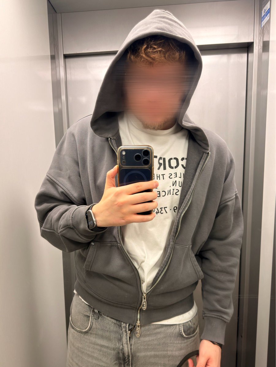 CashMasterMarko's tweet photo. Che dite la mostriamo sta faccia?😈 https://t.co/ec807FVfEk