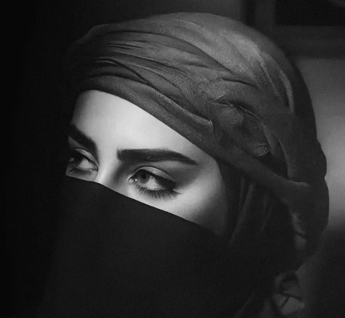 Amnkckoh's tweet photo. لغة العيون صامتة، تقرؤها الأحاسيس
يفهمها العاشق، ويستشفها الحزين …🩶 https://t.co/qwIuOYIbFz